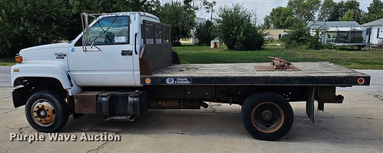 image for item DQ0213 1994 GMC TopKick LoPro  flatbed truck