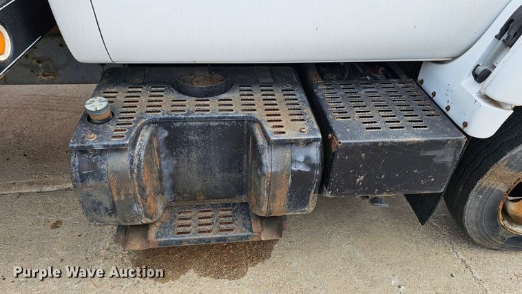 image for item DQ0213 1994 GMC TopKick LoPro  flatbed truck