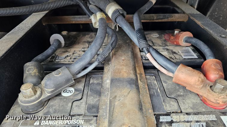 image for item DQ0213 1994 GMC TopKick LoPro  flatbed truck