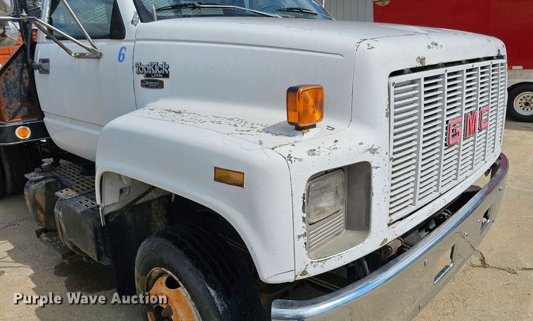 image for item DQ0213 1994 GMC TopKick LoPro  flatbed truck