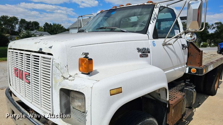 image for item DQ0213 1994 GMC TopKick LoPro  flatbed truck
