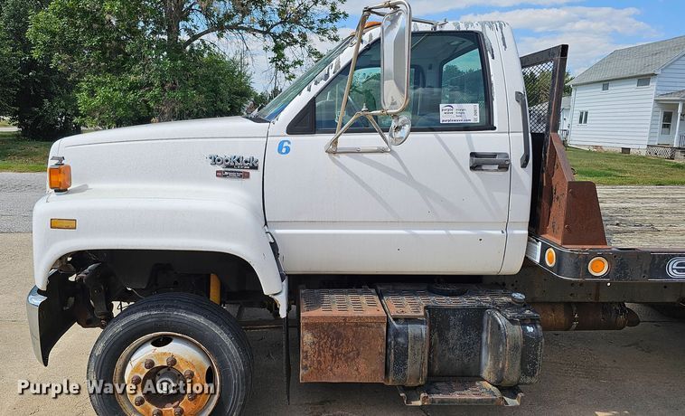 image for item DQ0213 1994 GMC TopKick LoPro  flatbed truck