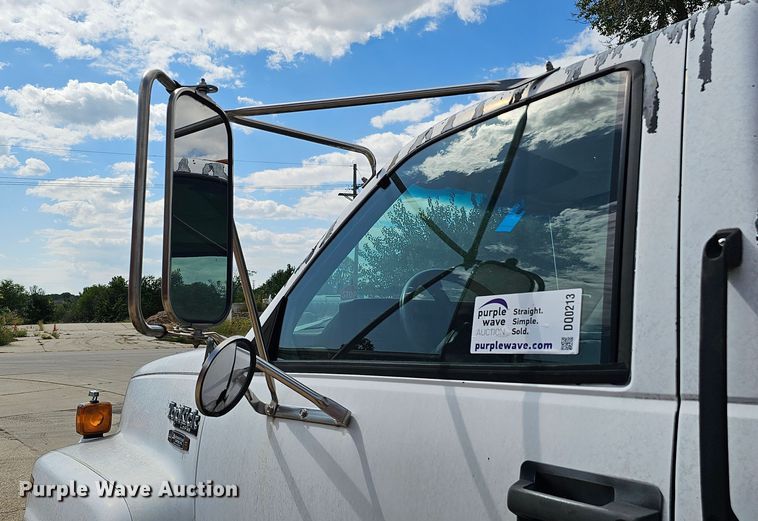 image for item DQ0213 1994 GMC TopKick LoPro  flatbed truck