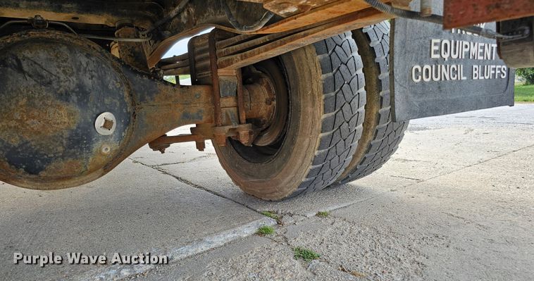 image for item DQ0213 1994 GMC TopKick LoPro  flatbed truck