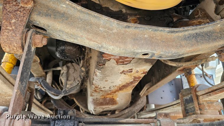 image for item DQ0213 1994 GMC TopKick LoPro  flatbed truck