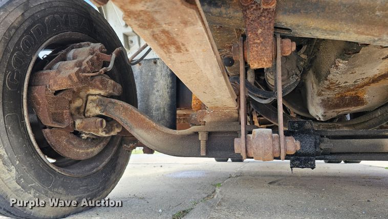 image for item DQ0213 1994 GMC TopKick LoPro  flatbed truck