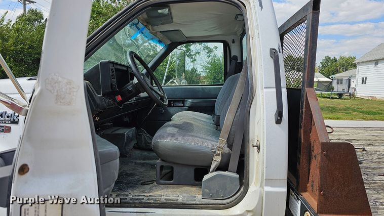 image for item DQ0213 1994 GMC TopKick LoPro  flatbed truck