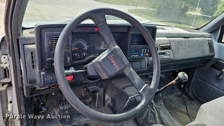 image for item DQ0213 1994 GMC TopKick LoPro  flatbed truck