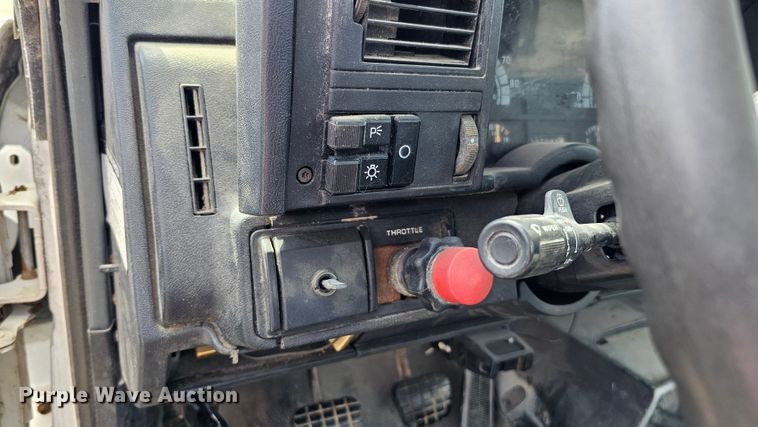 image for item DQ0213 1994 GMC TopKick LoPro  flatbed truck