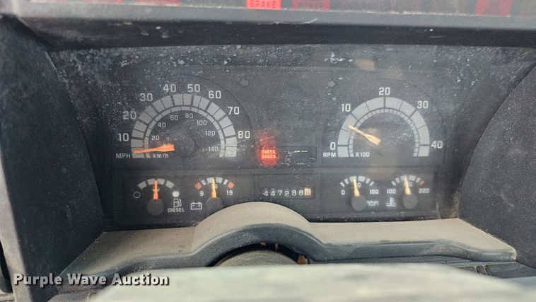 image for item DQ0213 1994 GMC TopKick LoPro  flatbed truck