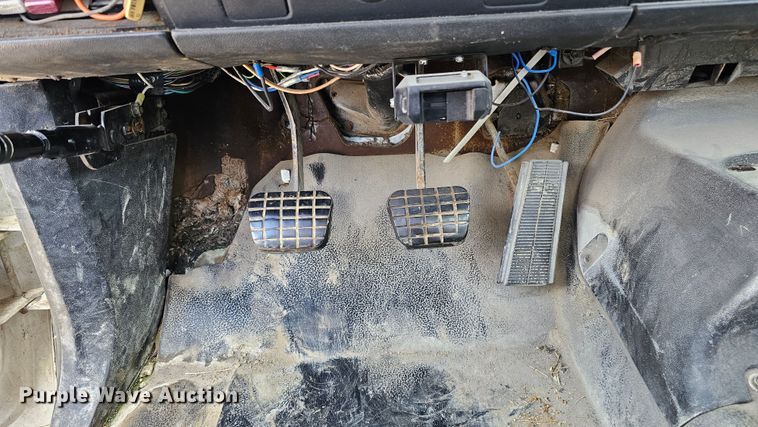 image for item DQ0213 1994 GMC TopKick LoPro  flatbed truck