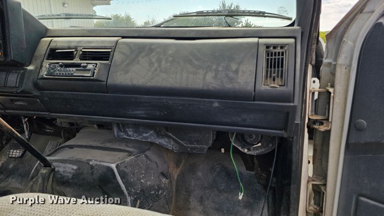 image for item DQ0213 1994 GMC TopKick LoPro  flatbed truck