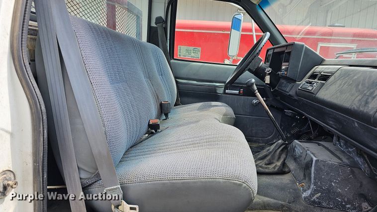 image for item DQ0213 1994 GMC TopKick LoPro  flatbed truck