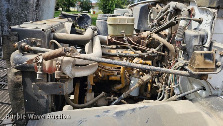 image for item DQ0213 1994 GMC TopKick LoPro  flatbed truck