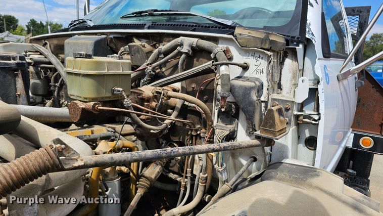 image for item DQ0213 1994 GMC TopKick LoPro  flatbed truck