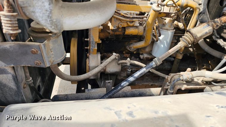 image for item DQ0213 1994 GMC TopKick LoPro  flatbed truck