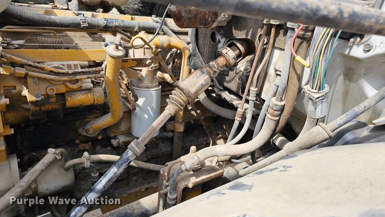 image for item DQ0213 1994 GMC TopKick LoPro  flatbed truck