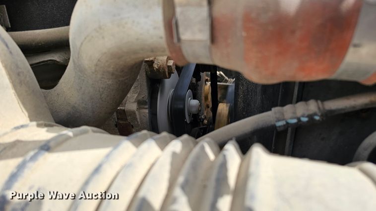 image for item DQ0213 1994 GMC TopKick LoPro  flatbed truck