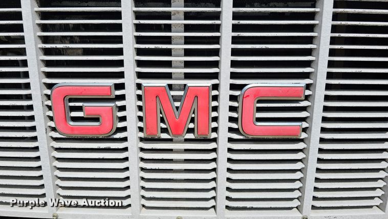 image for item DQ0213 1994 GMC TopKick LoPro  flatbed truck