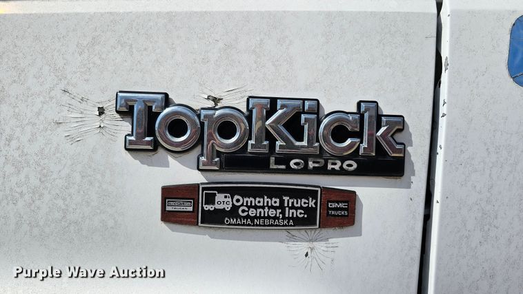 image for item DQ0213 1994 GMC TopKick LoPro  flatbed truck