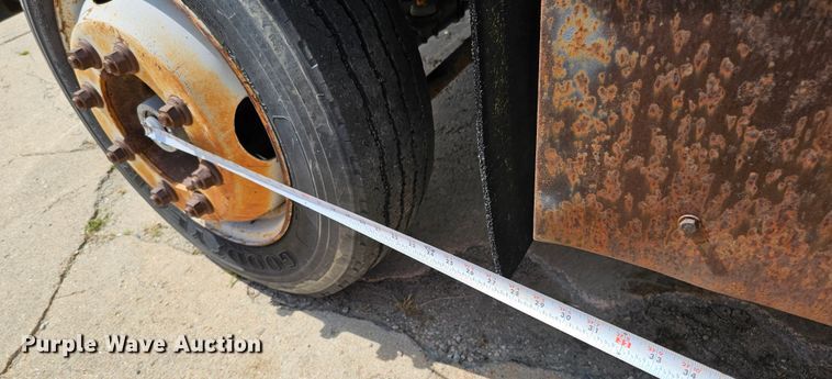 image for item DQ0213 1994 GMC TopKick LoPro  flatbed truck