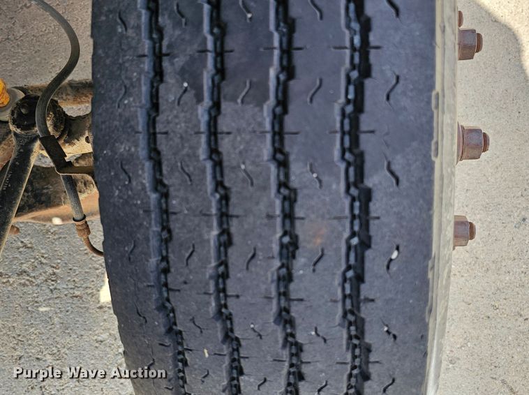 image for item DQ0213 1994 GMC TopKick LoPro  flatbed truck