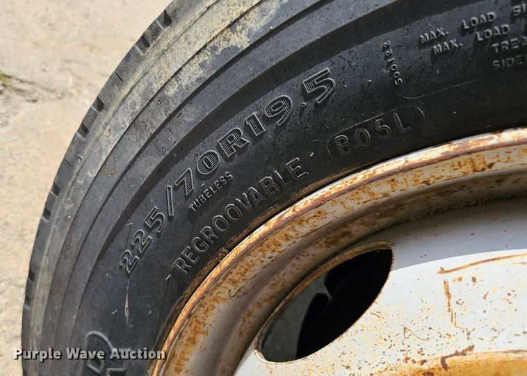 image for item DQ0213 1994 GMC TopKick LoPro  flatbed truck