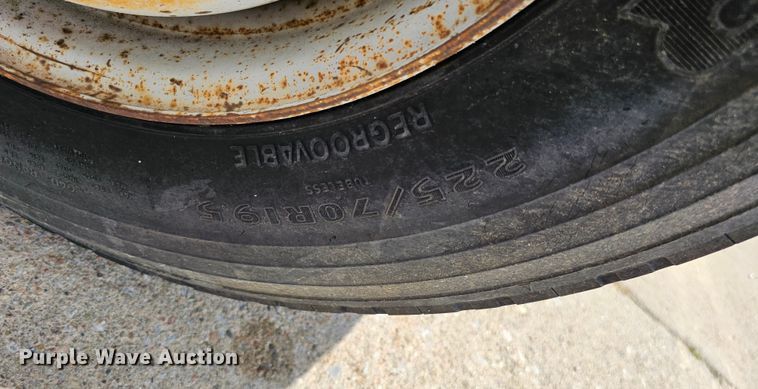 image for item DQ0213 1994 GMC TopKick LoPro  flatbed truck