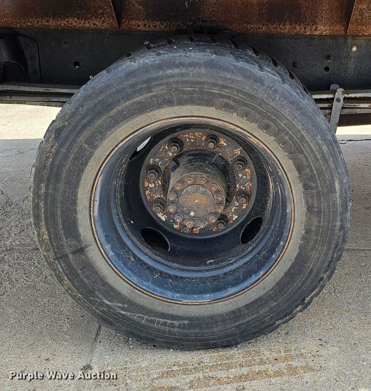 image for item DQ0213 1994 GMC TopKick LoPro  flatbed truck