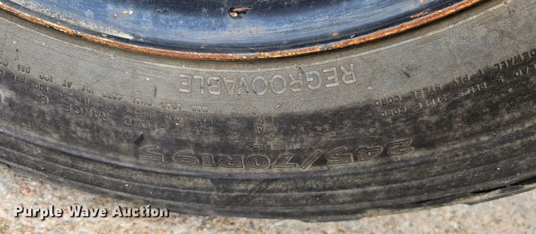 image for item DQ0213 1994 GMC TopKick LoPro  flatbed truck