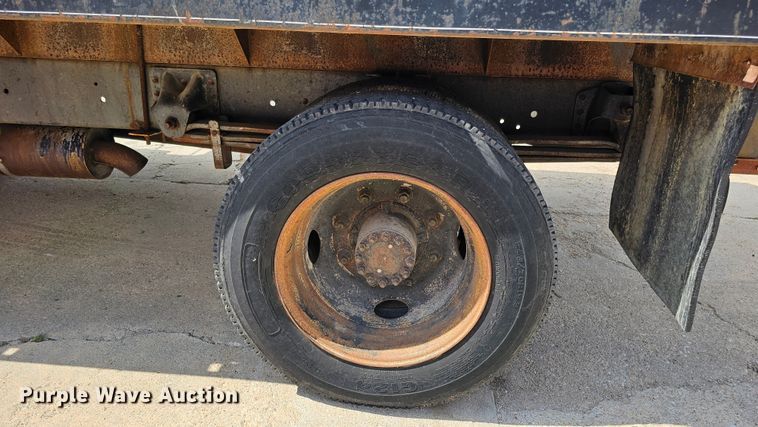 image for item DQ0213 1994 GMC TopKick LoPro  flatbed truck