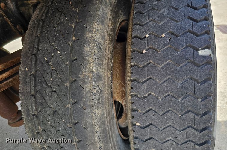 image for item DQ0213 1994 GMC TopKick LoPro  flatbed truck