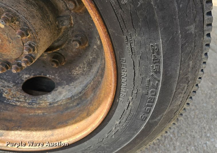 image for item DQ0213 1994 GMC TopKick LoPro  flatbed truck