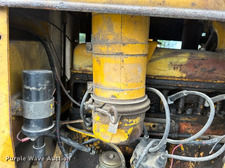 image for item DQ0949 1965 Case 310G  dozer