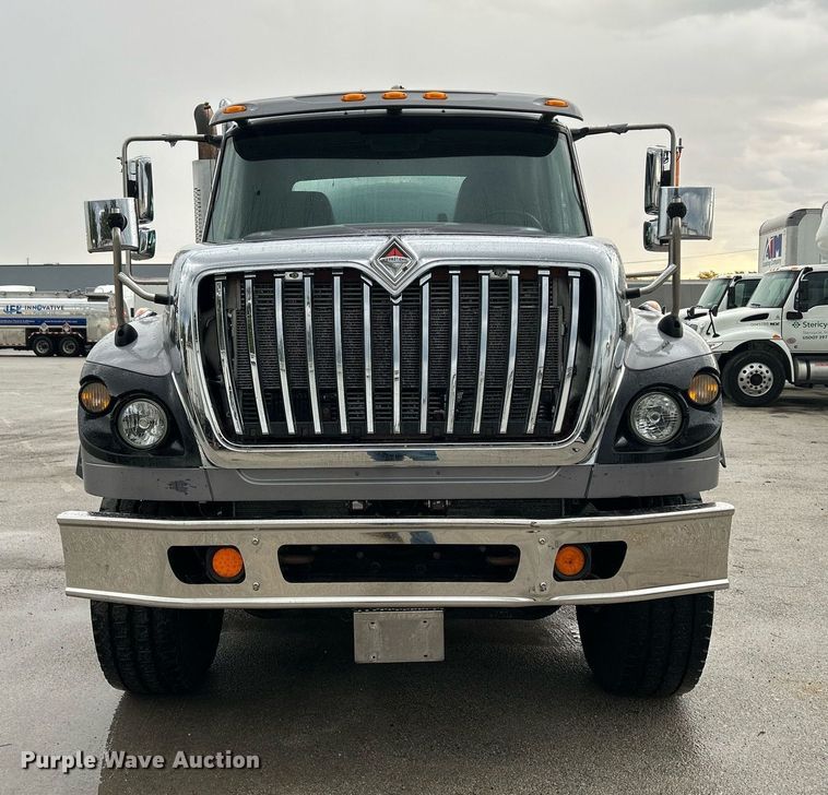 image for item DQ0951 2016 International 7600  vacuum truck
