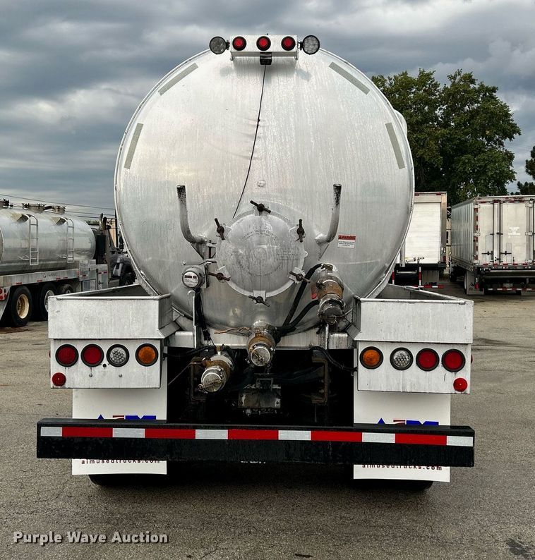 image for item DQ0951 2016 International 7600  vacuum truck