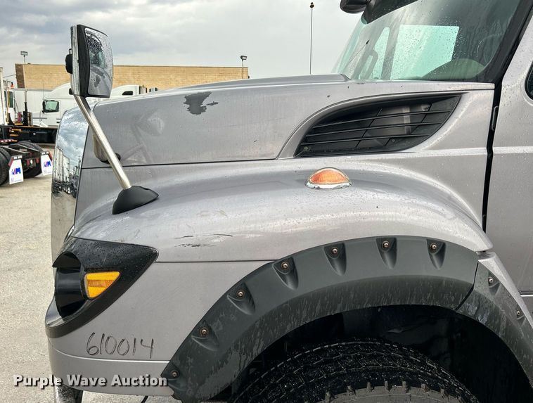 image for item DQ0951 2016 International 7600  vacuum truck