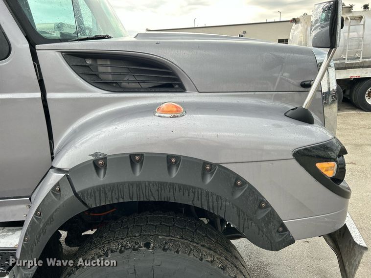 image for item DQ0951 2016 International 7600  vacuum truck