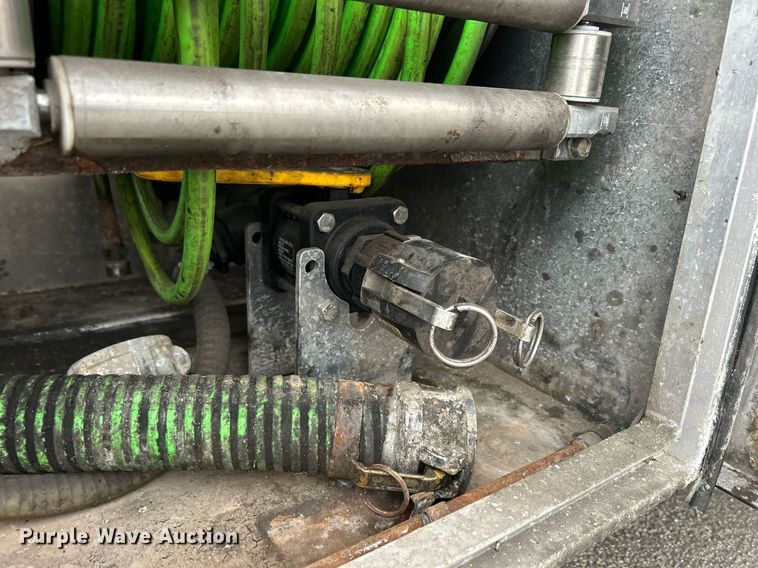 image for item DQ0951 2016 International 7600  vacuum truck