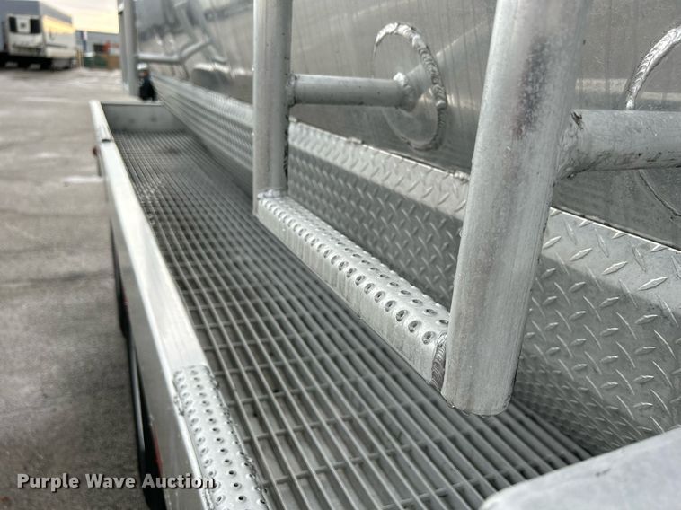 image for item DQ0951 2016 International 7600  vacuum truck