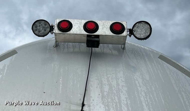 image for item DQ0951 2016 International 7600  vacuum truck