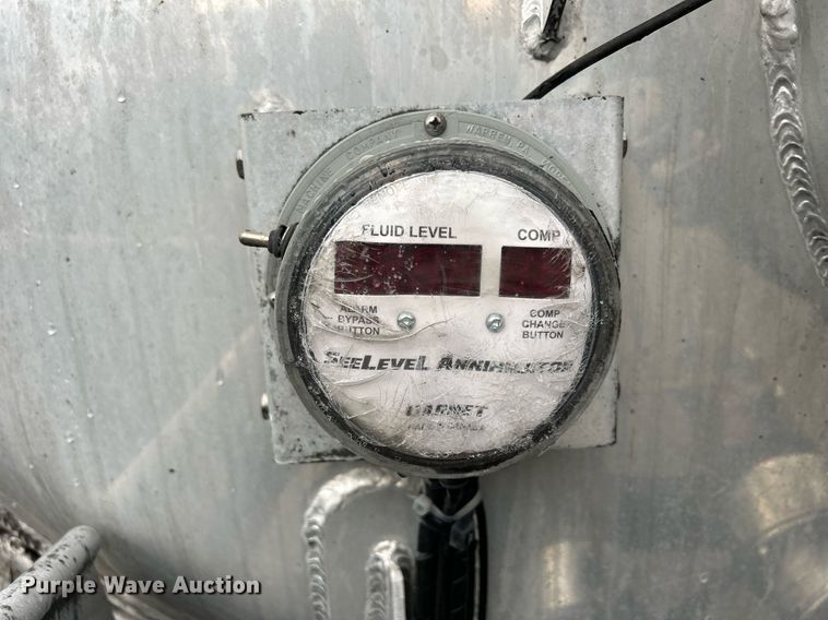 image for item DQ0951 2016 International 7600  vacuum truck