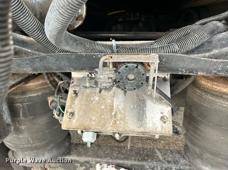 image for item DQ0951 2016 International 7600  vacuum truck