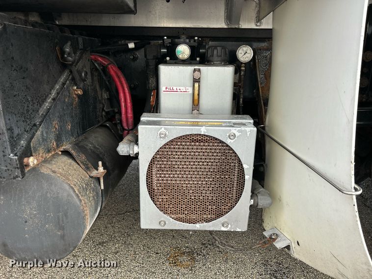 image for item DQ0951 2016 International 7600  vacuum truck