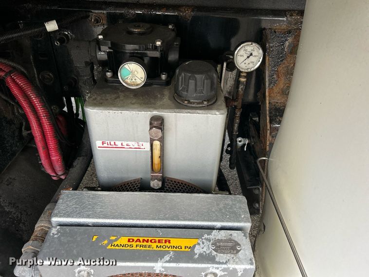 image for item DQ0951 2016 International 7600  vacuum truck