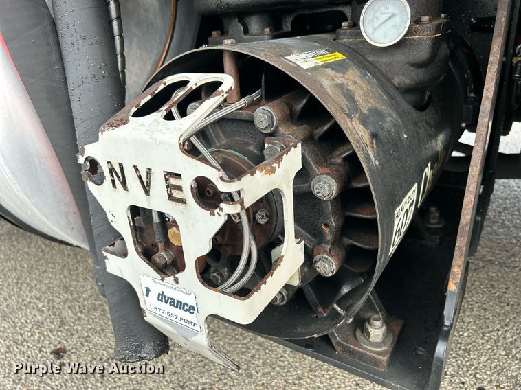 image for item DQ0951 2016 International 7600  vacuum truck