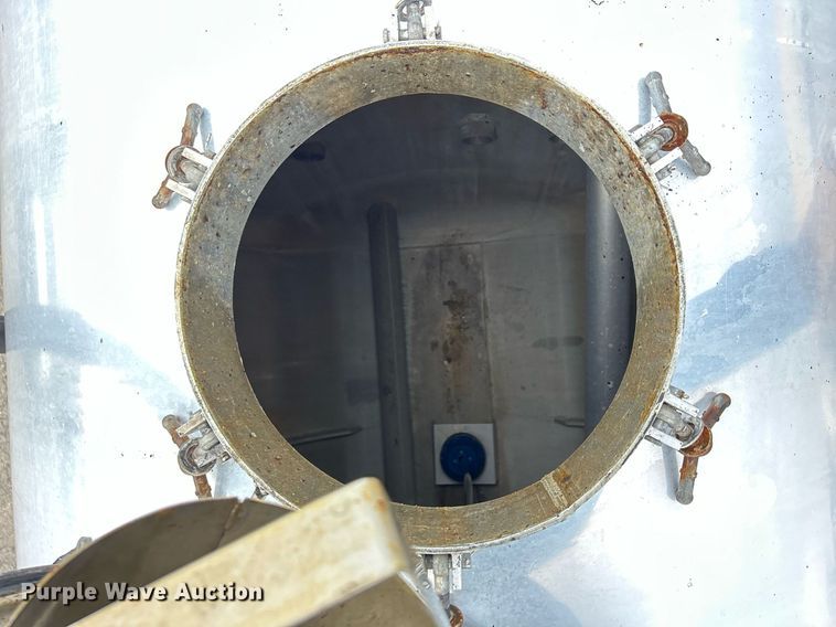 image for item DQ0951 2016 International 7600  vacuum truck