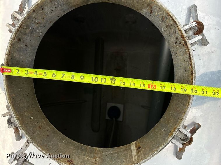 image for item DQ0951 2016 International 7600  vacuum truck