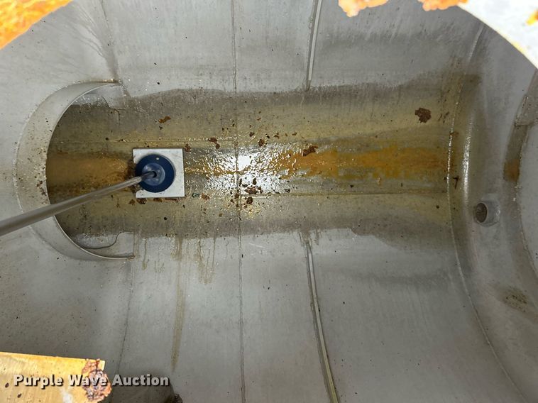 image for item DQ0951 2016 International 7600  vacuum truck