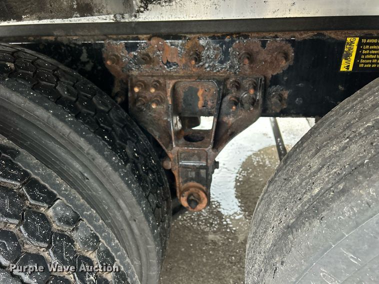 image for item DQ0951 2016 International 7600  vacuum truck